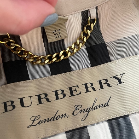 Burberry rain jacket - Picture 3 of 3